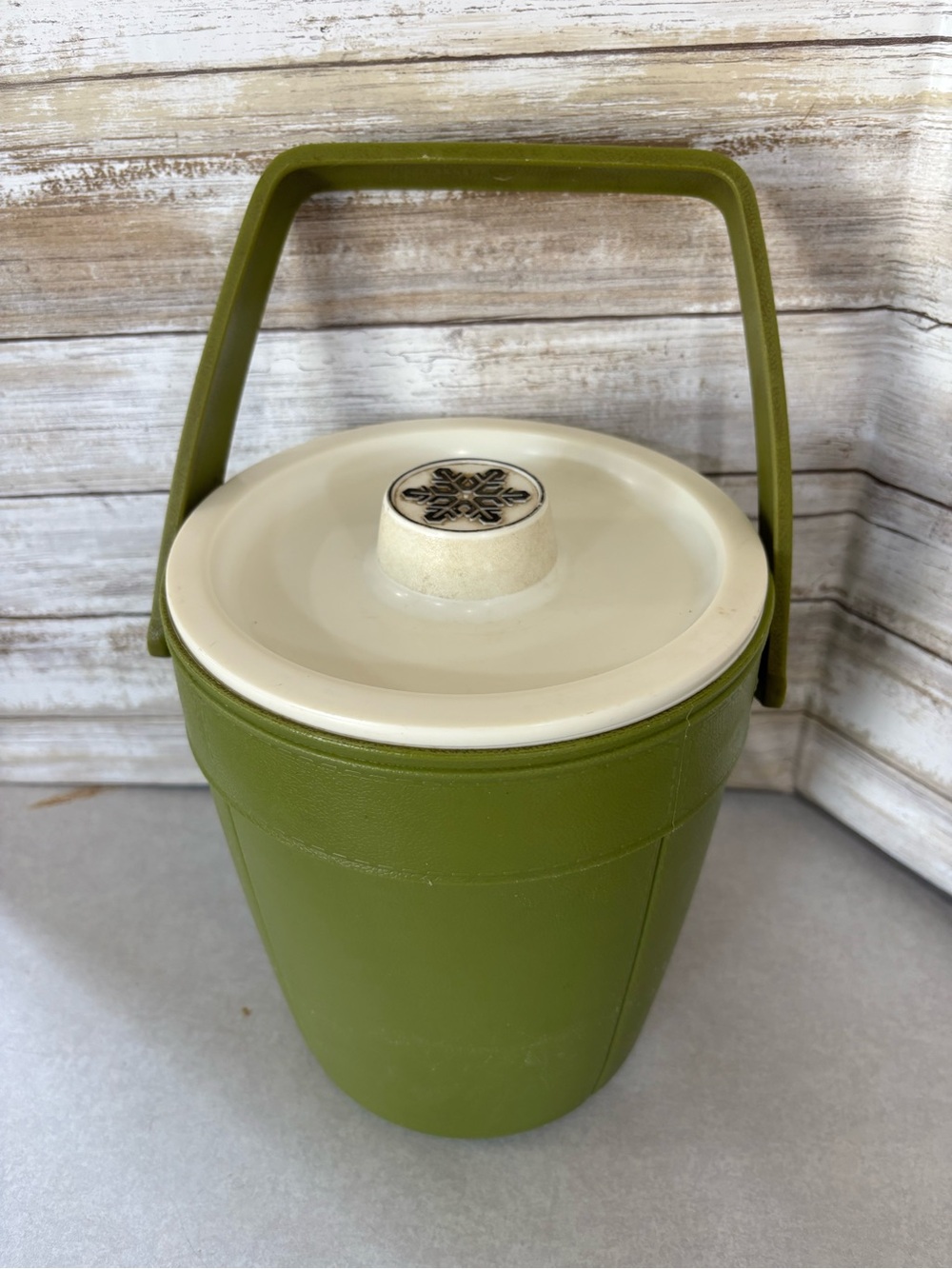 Vintage Rubbermaid avocado green ice bucket / cooler bucket